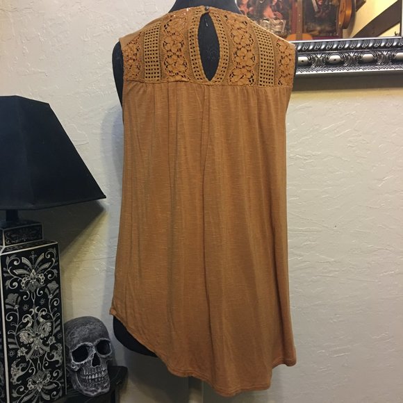 Knox Rose Sleevless Women's Blouse - Picture 4 of 6